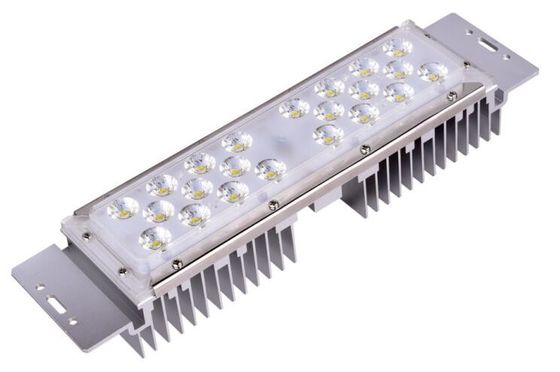 China 10W-60W LED Modul für Straßenlaterne für industrielles hohes Lumen des LED-Flutlichtes gab enegy Einsparung 120lm/Watt aus fournisseur